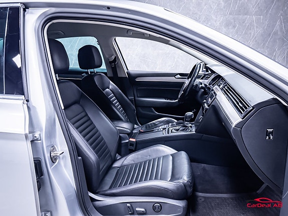 Volkswagen Passat 10 of 27