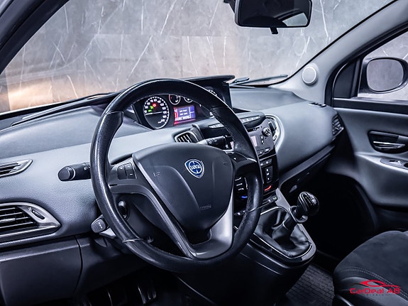 Lancia Ypsilon 12 of 28