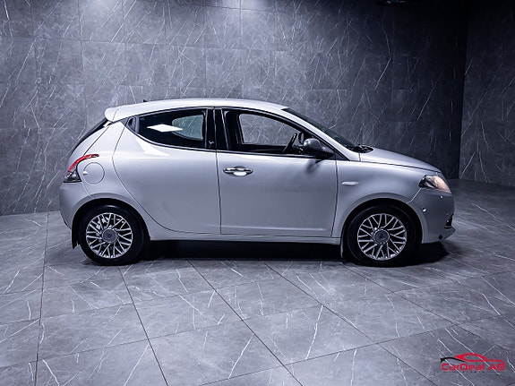 Lancia Ypsilon 8 of 28