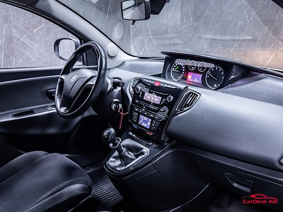 Lancia Ypsilon 13 of 28