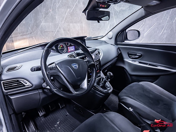 Lancia Ypsilon 11 of 28
