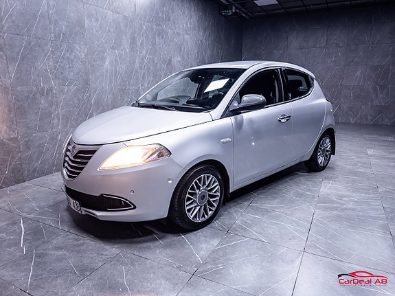 Lancia Ypsilon 3 of 28