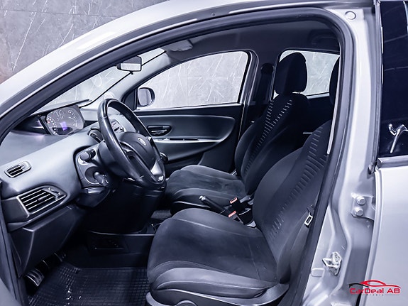 Lancia Ypsilon 10 of 28