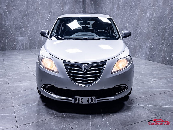 Lancia Ypsilon 2 of 28