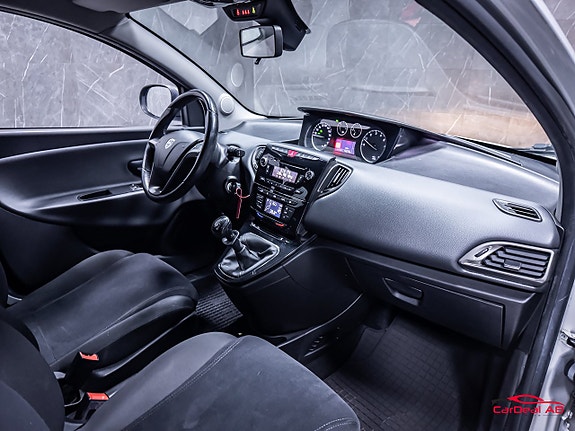 Lancia Ypsilon 14 of 28