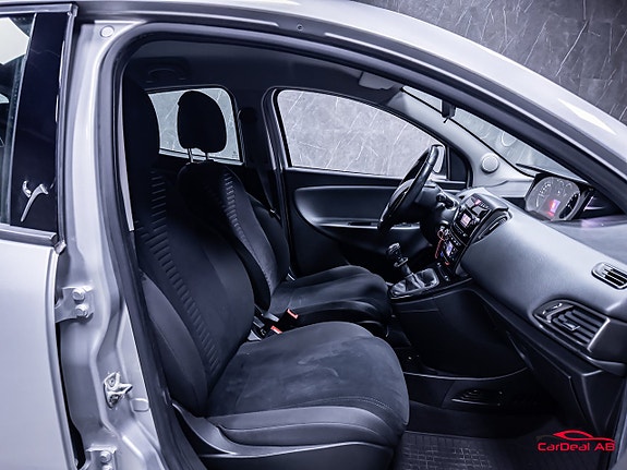 Lancia Ypsilon 15 of 28