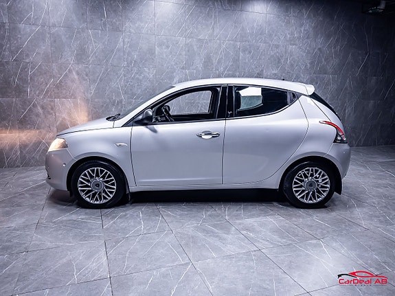 Lancia Ypsilon 4 of 28