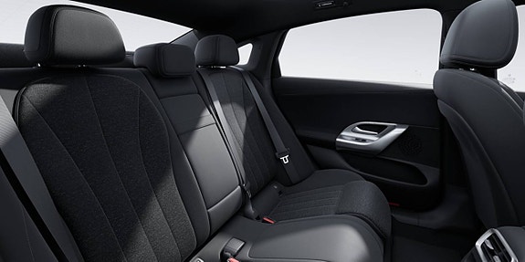 Mercedes-Benz C400 10 of 11