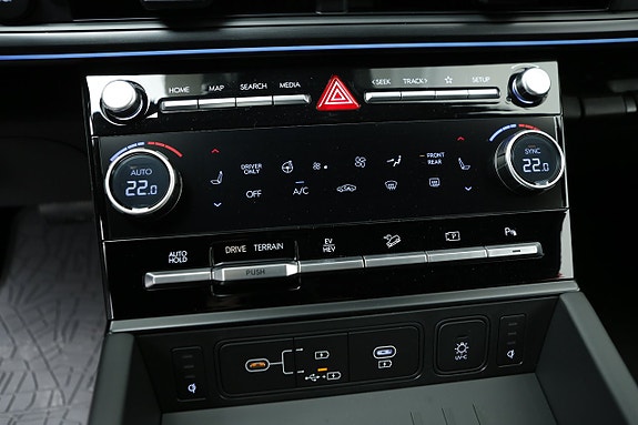 Hyundai Santa Fe 21 of 26