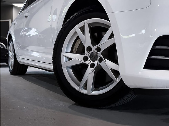 Audi A4 4 of 5