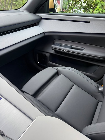 Polestar 4 5 of 9