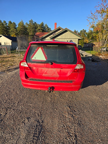 Volvo V70 3 of 6