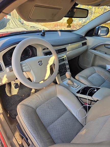 Volvo V70 4 of 6