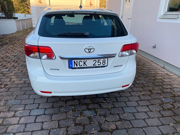 Toyota Avensis 3 of 5