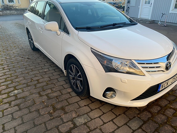 Toyota Avensis 4 of 5