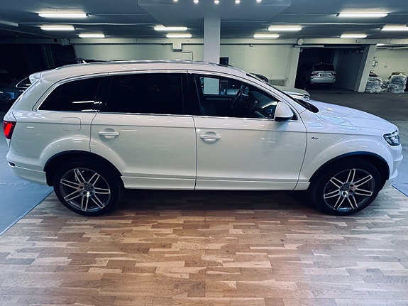 Audi Q7 3 of 5
