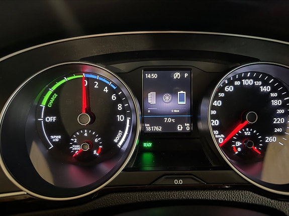 Volkswagen Passat 15 of 25