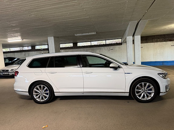 Volkswagen Passat 4 of 5
