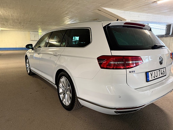 Volkswagen Passat 6 of 25