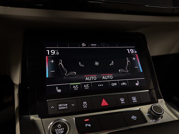 Audi e-tron 24 of 30
