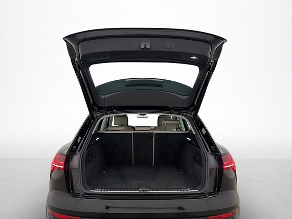 Audi e-tron 11 of 30