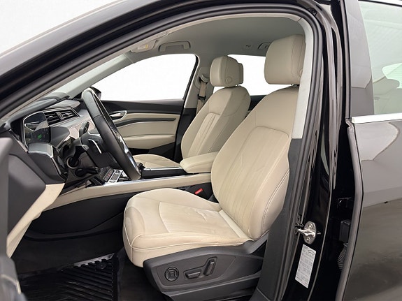 Audi e-tron 14 of 30