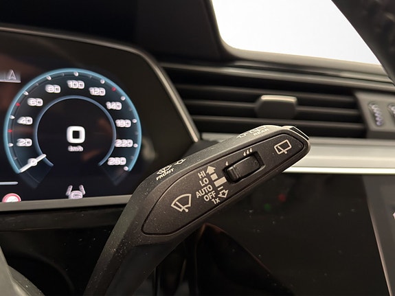 Audi e-tron 28 of 30