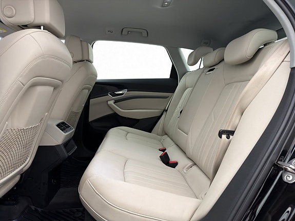 Audi e-tron 16 of 30