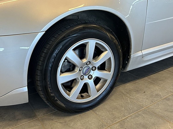 Volvo V70 3 of 5