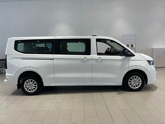 Volkswagen Caravelle 4 of 5