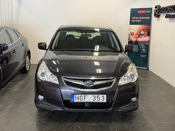 Subaru Legacy 2 of 5