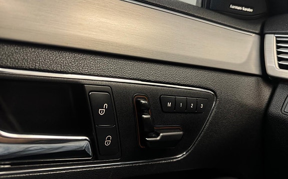 Mercedes-Benz E350 23 of 27