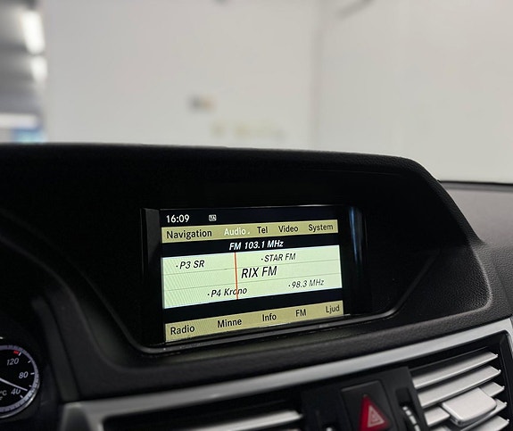 Mercedes-Benz E350 9 of 27