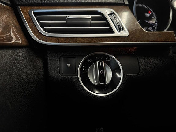 Mercedes-Benz E350 16 of 23