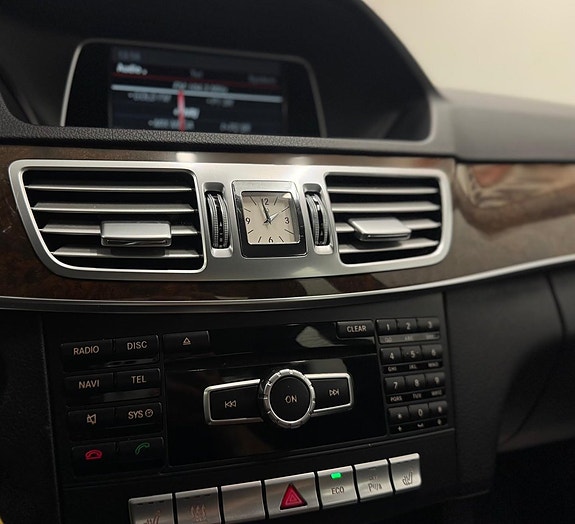 Mercedes-Benz E350 7 of 23