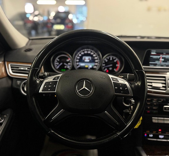 Mercedes-Benz E350 6 of 23