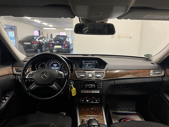 Mercedes-Benz E350 5 of 23