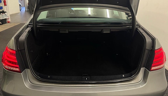 Mercedes-Benz E350 21 of 23