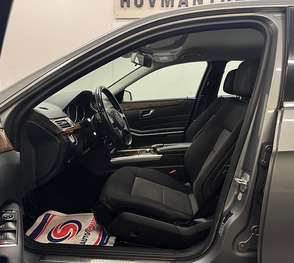 Mercedes-Benz E350 19 of 23