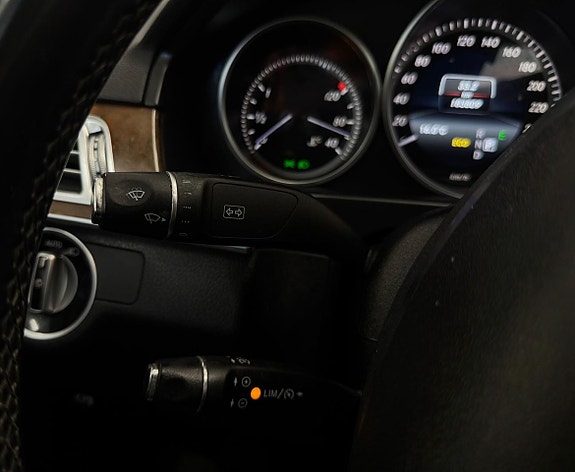 Mercedes-Benz E350 17 of 23