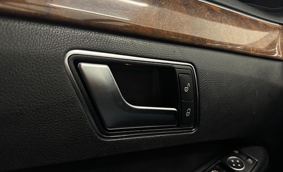 Mercedes-Benz E350 14 of 23