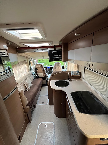 Adria Mobil campervan Renault 2.5 dCi 7 of 11