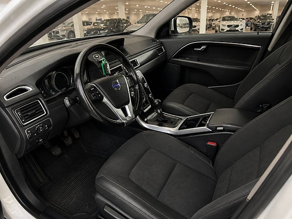 Volvo XC70 2 of 10