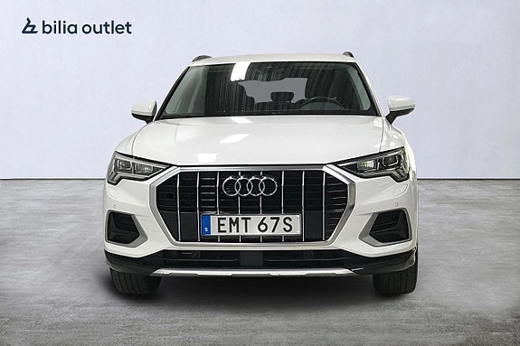 Audi Q3 3 of 5