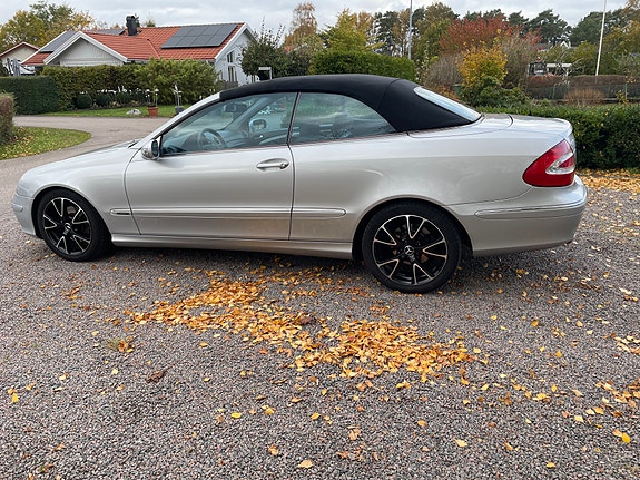 Mercedes-Benz CLK240 2 of 5