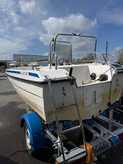 Väddö 450 utan motor - styrpulpet 3 of 5