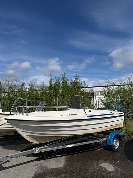 Väddö 450 utan motor - styrpulpet