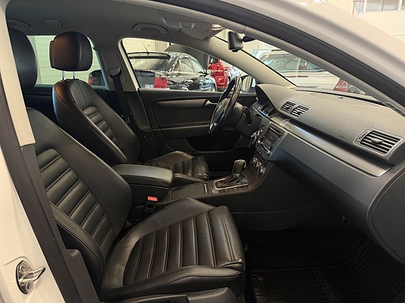Volkswagen Passat 11 of 24