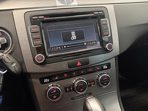 Volkswagen Passat 14 of 24