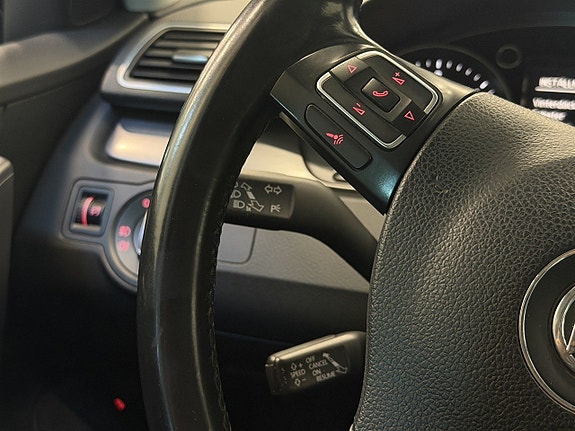 Volkswagen Passat 16 of 24